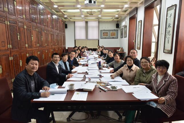 即將出版的 《現(xiàn)代漢語大詞典》 工作團隊代表，他們用新時代辭書精神實現(xiàn)出 版報國的夢想。