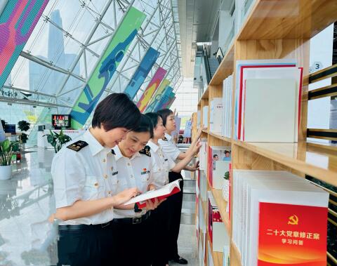深圳海關所屬沙頭角海關開展學習貫徹習近平新時代中國特色社會主義思想主題教育。