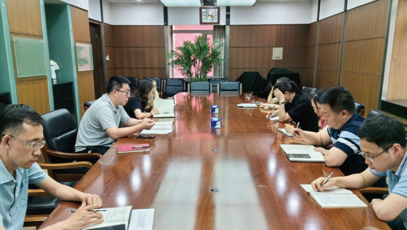 2024年6月21日，求是雜志社政治評論部青 年理論學(xué)習(xí)小組、辦公室與機關(guān)黨委青年理論學(xué)習(xí) 小組進行小組聯(lián)學(xué)，開展“編寫行”分享交流活動。