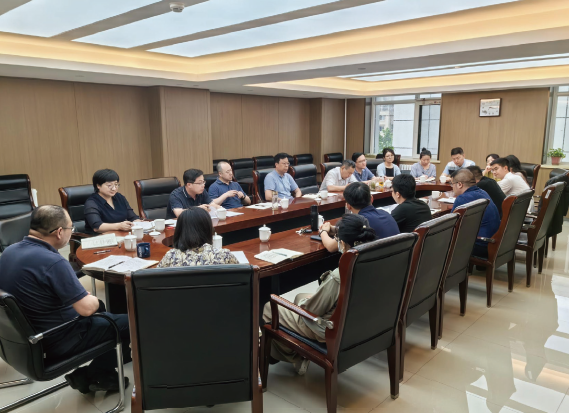 2024年5月30日，中央統(tǒng)戰(zhàn)部二局黨支部以加強和改進調(diào)查研究為主題，舉辦 青年干部“石榴籽”論壇。