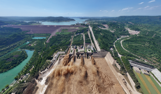 黃河小浪底水利樞紐調(diào)水調(diào)沙。